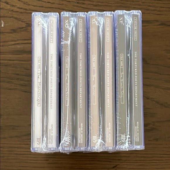 💥FLASH Moving Sale💥 NWT Deluxe Taylor Swift TTPD Collector CD Collection - Picture 3 of 9